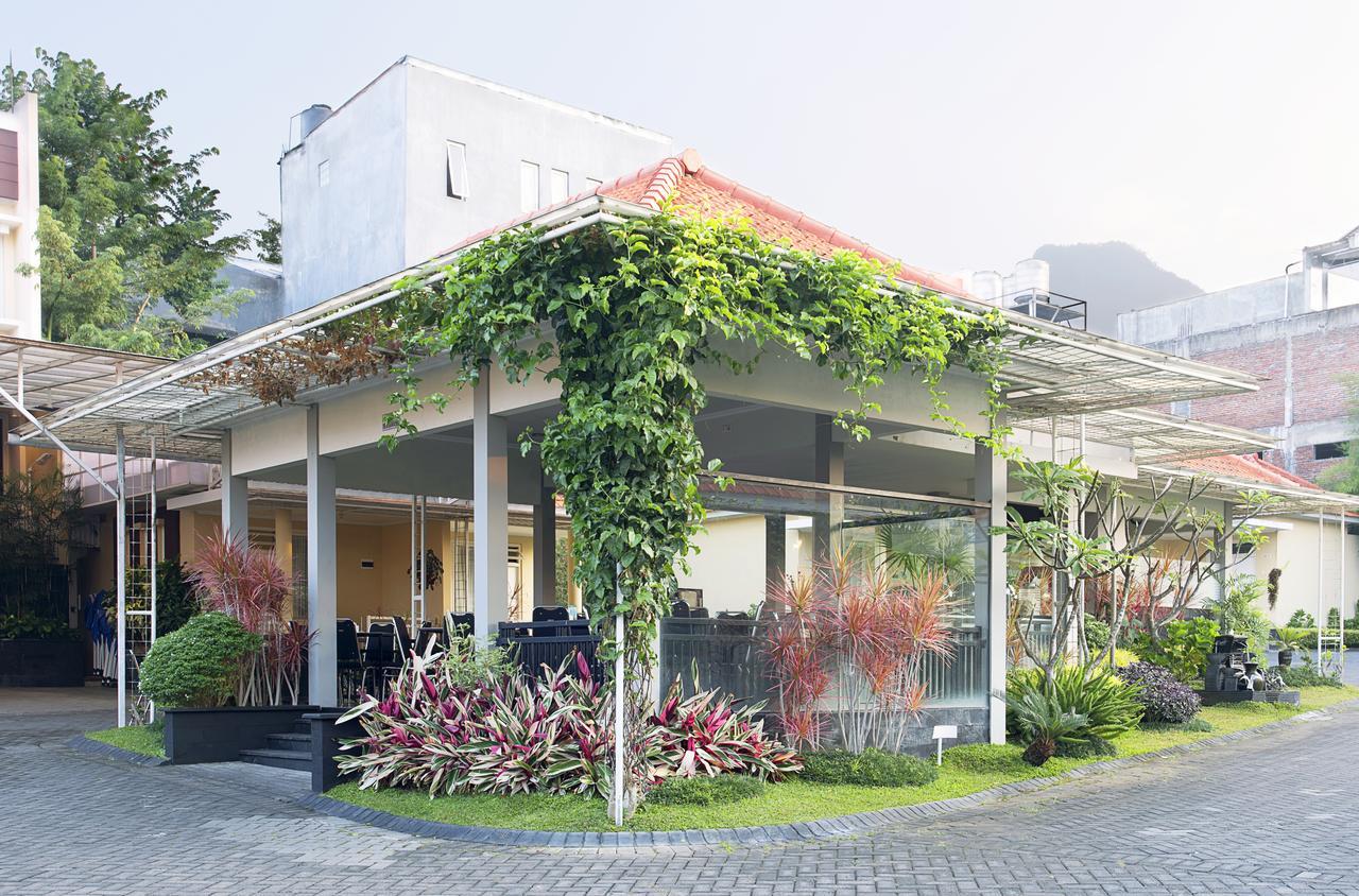 Riverstone Hotel & Cottage Batu  Dış mekan fotoğraf