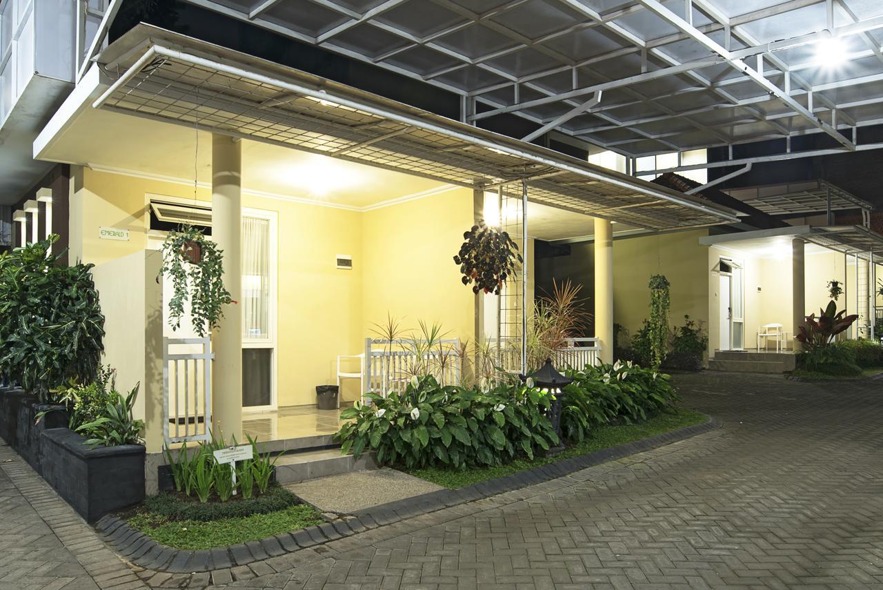 Riverstone Hotel & Cottage Batu  Dış mekan fotoğraf